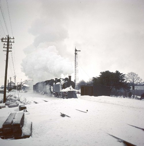 47539 with snow plough at Shepton Mallet.jpg (40333 bytes)